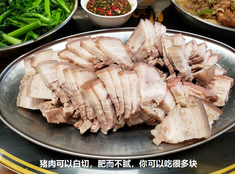 豬肉可以白切，肥而不膩，你可以吃很多塊.jpg